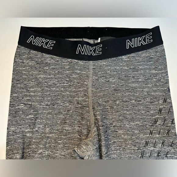 Women’s Nike Dry Fit Leggings - Small - Picture 7 of 8